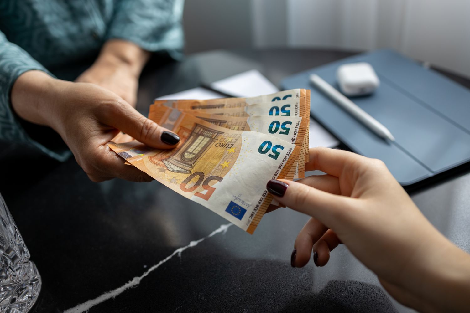 Buy euros Online at the Best Rates | Danesh Exchange